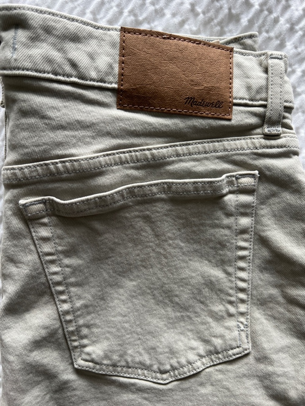 Madewell 1991 Straight-Leg Jeans in Feather Gray. Size 32 x 32 - Picture 5 of 5